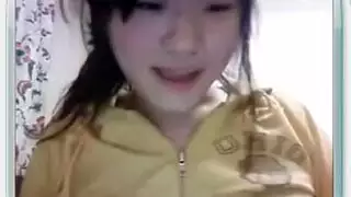 عرض رجل واحد: فرك قضيب عملاق حتى ذروة فوضوية